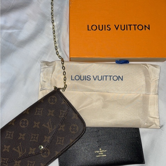 Louis Vuitton Handbags - Louis Vuitton Brown Monogram Clutch